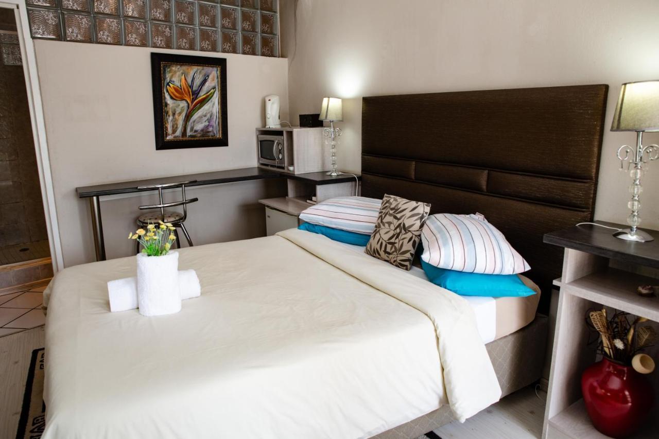 Woodpecker Guesthouse Фиксбург Экстерьер фото