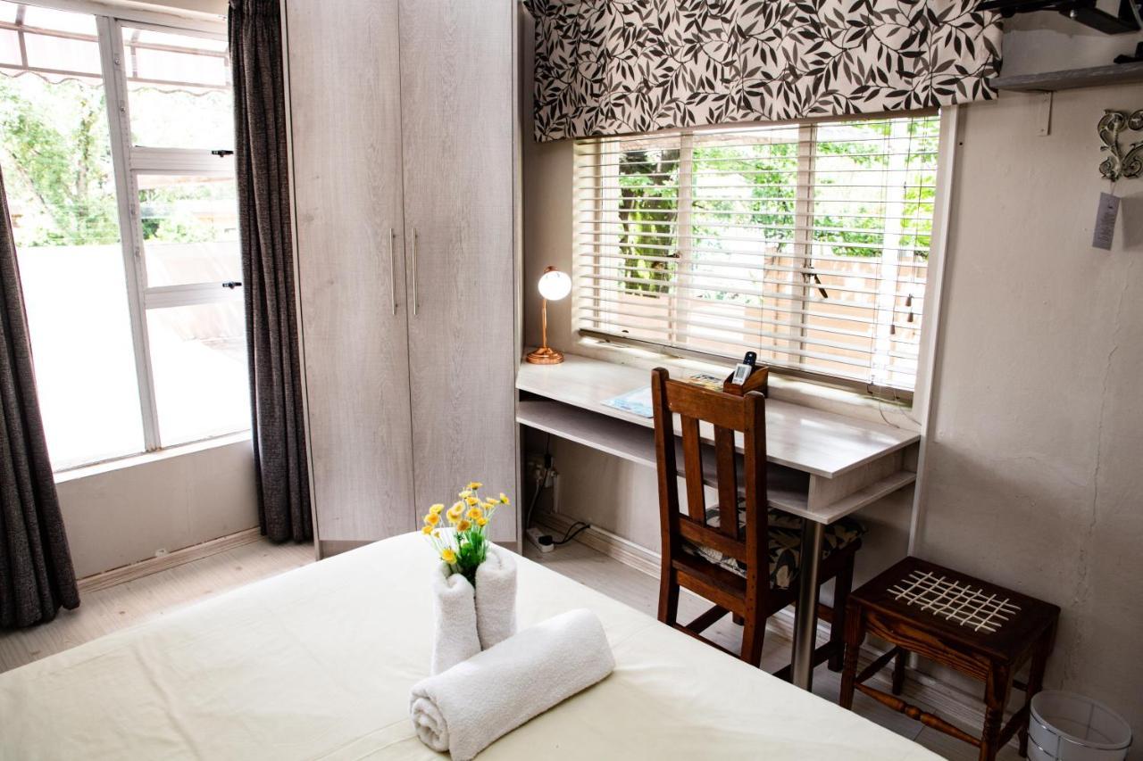 Woodpecker Guesthouse Фиксбург Экстерьер фото
