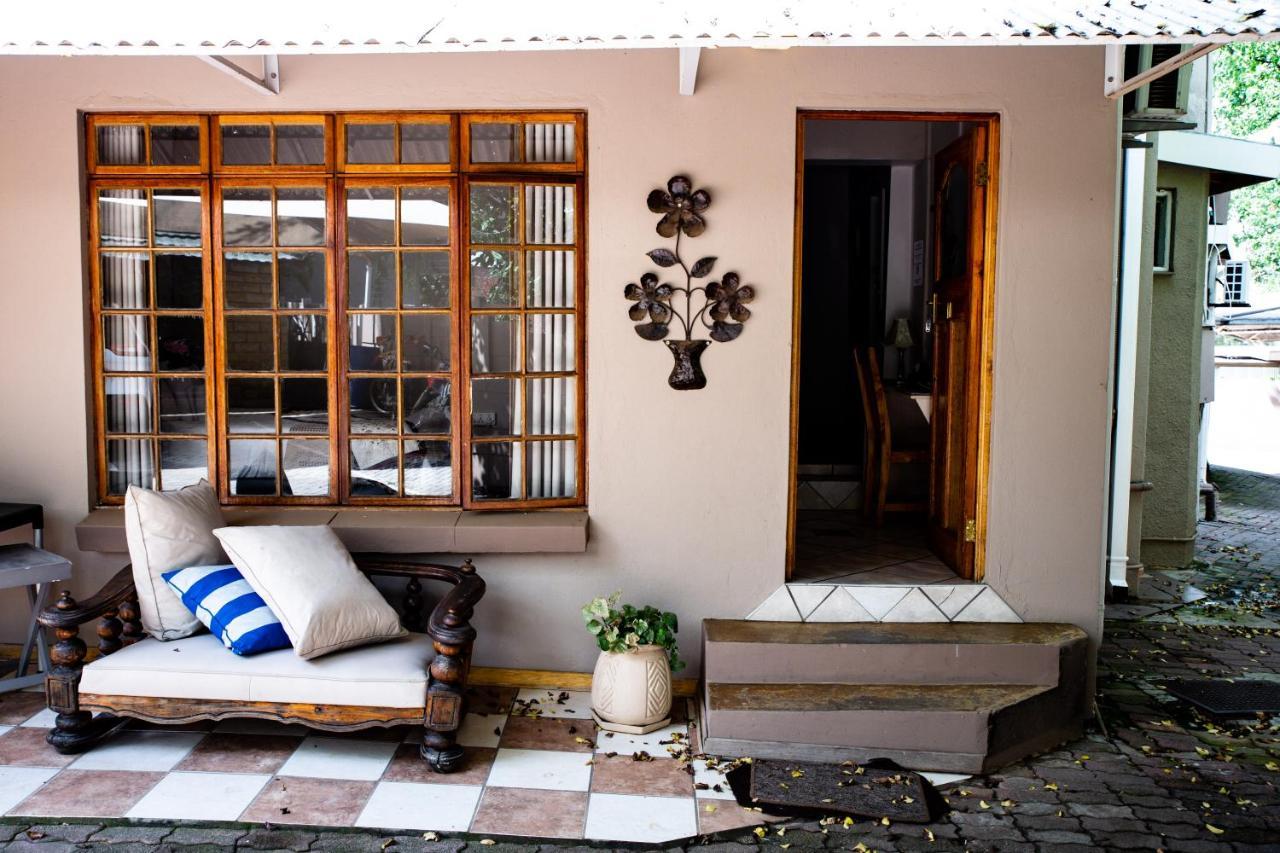 Woodpecker Guesthouse Фиксбург Экстерьер фото